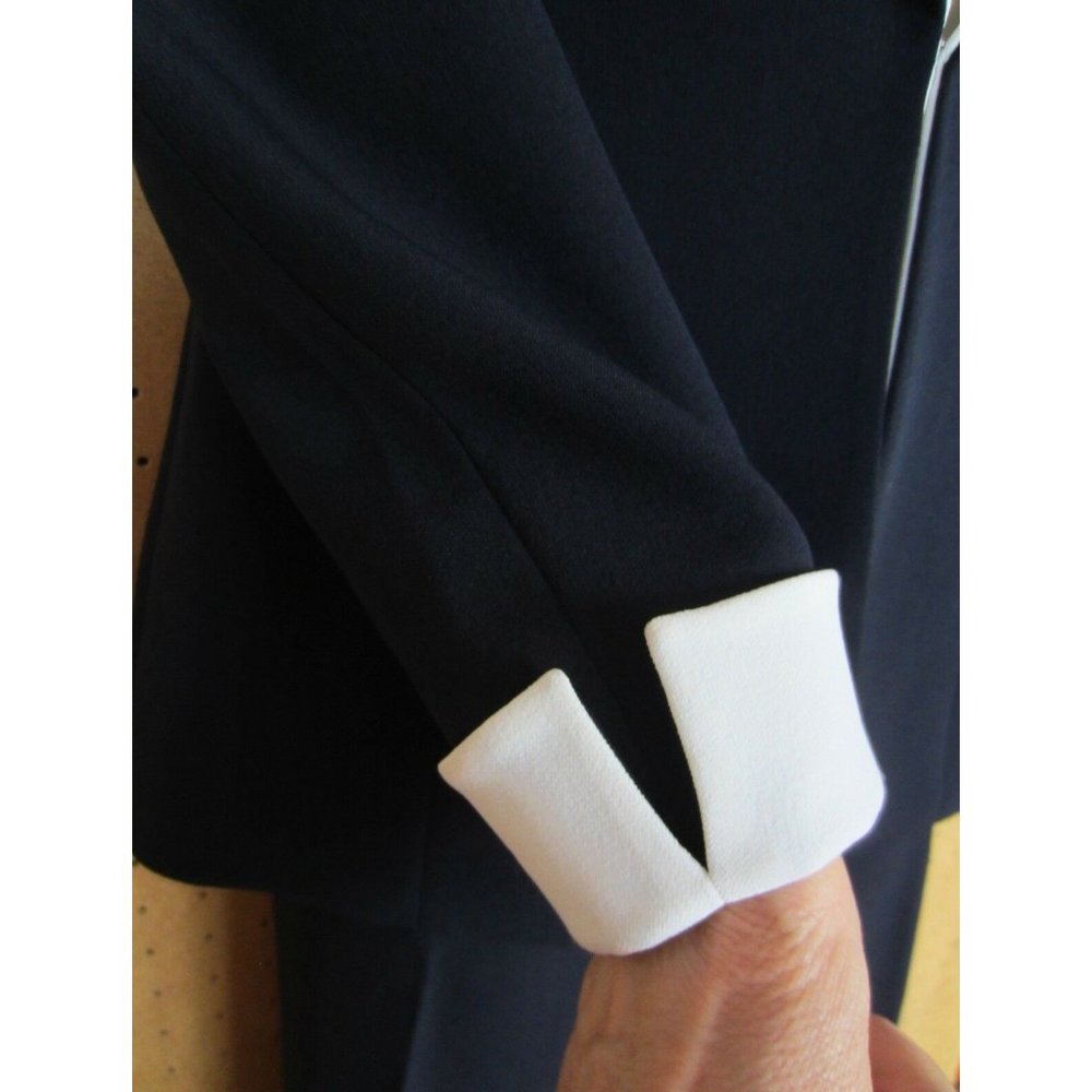 Tahari Women's Pantsuit Navy/White, size 2 - Picture 4 of 11